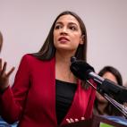 Los pol&iacute;ticos son los nuevos influencers. Despu&eacute;s de su discurso respondiendo a los insultos machistas de otro diputado se dispararon las b&uacute;squedas de trajes rojos.