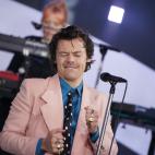 Ha hecho historia con la portada del n&uacute;mero de diciembre de Vogue USA y es uno de los cantantes m&aacute;s influyentes del momento. Durante el confinamiento dio pie a un reto viral en TikTok que animaba a tejer el c&aacute;rdigan de JW An...