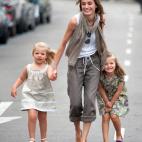 Aunque todo el mundo especula sobre lo poco que le gusta a Letizia pasar sus vacaciones en Mallorca, en la isla ha sido donde m&aacute;s veces hemos visto a la reina feliz y relajada. Este era el verano de 2010.