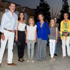 Los posados numerosos han ido menguando a medida que los esc&aacute;ndalos han ido salpicando a la familia real. Esta es una de las &uacute;ltimas fotograf&iacute;as de los reyes con la infanta Elena, en 2018.