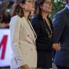 Carlota Casiraghi, con otro modelo, junto a su madre en el Longines Global Champion Tour 2013