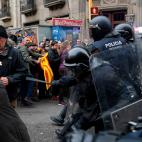 5c8a4d80250000580680f894