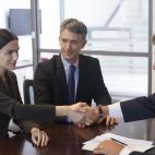 La brecha salarial en España no solo no disminuye, sino que sigue en aumento y en 2014 alcanzó el 24%, el dato más alto de los últimos cinco años. Según un informe de UGT de febrero de 2015, para cobrar una pensión igual a la de un hombre...