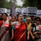 Dos primas, de 14 y 15 años, aparecieron colgadas de un árbol en el distrito de Budaun en el norte de la India, Uttar Pradesh, en mayo de 2014. La autopsia reveló lo que no sorprendió a nadie: las habían violado un grupo de hombres de su pu...