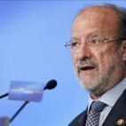 Francisco Javier León de la Riva, alcalde de Valladolid, consideró que los consejos del Ministerio son "de ida y de vuelta". En una entrevista radiofónica, afirmó: "Tú piensa que entras en un ascensor y hay una chica con ganas de buscarte l...