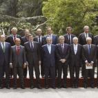 La foto anterior no es una excepción. Y esta de Mariano Rajoy posando con la mayoría de miembros del Consejo Empresarial para la Competitividad en mayo pasado tampoco. Aquí hay más. Y otra muchas esperan a ser localizadas en webs empresarial...