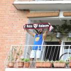 Un aficionado se conforma con animar dessde su balcón