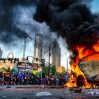 Un coche arde en Atlanta en las protestas por el asesinato de George Floyd.