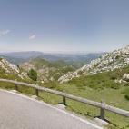 Sus 11,5 kil&oacute;metros te trasladan de Covadonga a los lagos.