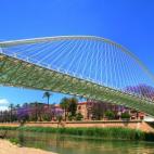 Este tampoco es muy seguro, y eso que en Murcia llueve bastante menos que en Bilbao: hubo que colocar moqueta sobre él por el módico precio de 60.000 euros. El mantenimiento anual asciende a 20.000 euros. FOTO: Flickr/Oliver Hadfield