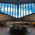 No solo hizo el aeropuerto, sino también su reforma apenas siete años después. Una remodelación bastante necesaria: la zona de espera quedaba al aire libre. La broma le costó a la ciudad más de tres millones de euros. FOTO: Flickr/tunnelarmr