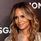 Desde hace varios a&ntilde;os, Halle Berry luce melena cl&aacute;sica ondulada.