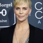 La protagonista del remake de 'Mad Max' ten&iacute;a un aspecto m&aacute;s juvenil y desenfadado con el pelo corto.
