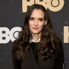 La actriz ha vuelto al cine y a la televisión y lleva una larguísima melena que poco tiene que ver con la Winona de los 90.