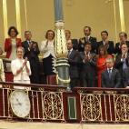 Acompañada de la infanta Elena recibió un prolongado aplauso de los asistentes al acto.