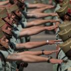 5c8ac1a6360000c81a6c03aa