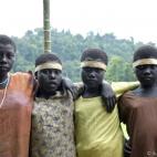 Enero de 2013: la campaña de Survival International para detener los “safaris humanos” en las islas Andamán de la India logró una importante victoria después de que el Tribunal Supremo prohibiera a los turistas viajar a través de la car...