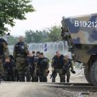 La policía griega ha acudido preparada para todo para desalojar a las miles de familias que estaban en el asentamiento irregular de Idomeni, en la frontera norte del país. Según un corresponsal de AFP, para el desalojo se ha movilizado a cien...