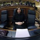 La vicepresidenta del Gobierno en funciones, Soraya Sáenz de Santamaría, en su escaño momentos antes de iniciarse la primera jornada de la sesión de investidura.