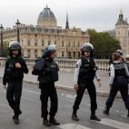 Policías aseguran el área tras el ataque
