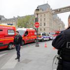 Varios agentes vigilan