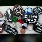 Yo pintaba piedras en Jávea y ponía un puestecito en la playa pidiendo la voluntad. Pero era el jeta de mi padre que en vacaciones nos daba 100 pesetas si le hacíamos un masaje. (Ana Lombar, 29 años)