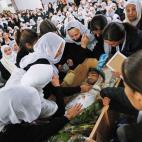 Entierro en Kisra-Sumei de un agente de polic&iacute;a muerto en el ataque de Hadera.