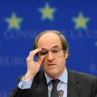 De rueda de prensa en Bruselas como ministro de Educación