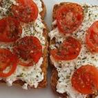 Lo que decíamos antes: la clave colchonera está en el queso y el tomate. Visita Cookpad para ver cómo preparar este pincho.