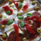 Y con un poco de pimiento y tomate para que haya más rojo. Puedes ver cómo prepararla en Cookpad.