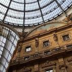 Este rincón es tanto para los amantes de la moda como para los de la arquitectura porque la galería Víctor Manuel II es toda una obra de arte. Se diseñó en 1861 y fue construida por Giuseppe Mengoni. Está cubierta de hierro fundido y crist...