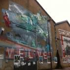 Todo el barrio está dedicado a las artes y el diseño, hasta en las fachadas, con arte urbano de todos los estilos.