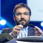 BARCELONA, SPAIN - NOVEMBER 20: Jordi Evole accepts the 'Best News for Salvados' award at the Onda Awards 2013 Gala at the Gran Teatre del Liceu on November 20, 2013 in Barcelona, Spain. (Photo by Robert Marquardt/Getty Images)