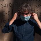 MALAGA, SPAIN - 2020/08/26: TV presenter Jordi Evole and director of the documentary "Eso que tu me das" adjusts his face mask before the presentation of a documentary outside Albeniz Cinema. The 23 edition of Spanish Malaga Film Festival is the...