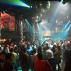 Es normal cenar entre las 21.00 horas y la medianoche y luego salir. Al final de una noche de alcohol y baile siempre hay hueco para comer algo más. Y aún nos preguntamos por qué los españoles molan más que nosotros.