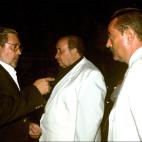 Los exalcaldes de Marbella Jesús Gil y Julián Muñoz durante una fiesta en 2001.