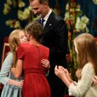 La familia celebra el primer discurso de Leonor en los premios.