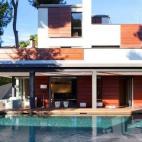 5c8ae3ee2500000d04c9d17e