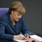 Las revelaciones de la agencia de espionaje estadounidense NSA revelaron que hasta el teléfono móvil de la canciller fue pinchado, algo que más tarde Obama prometió no volver a hacer.