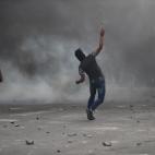 Manifestantes indígenas toman este martes el edificio de la Asamblea Nacional de Quito (Ecuador). Los manifestantes tomaron el edificio de la Asamblea Nacional (Parlamento) de Ecuador al grito de "¡fuera Moreno fuera!", tras tirar abajo las ve...