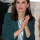 La melena suelta con raya al lado ha sido el peinado por el que ha apostado la reina durante los &uacute;ltimos meses.