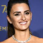 La protagonista de Volver ﻿ha lucido esta coleta combinada con impresionantes joyas.