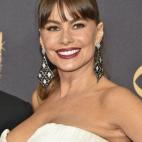 Pero el pelo recogido, adem&aacute;s de quitarle a&ntilde;os, le suma elegancia. M&aacute;s con el flequillo.