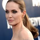 La cara despejada acent&uacute;a su mirada.