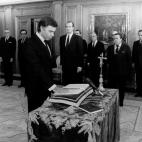 Jurando el cargo como presidente del Gobierno.