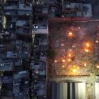 Cremaci&oacute;n masiva en una explanada de Nueva Delhi.