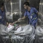 Miles de personas tratan de abandonar el barrio gazatí de Shujaiya, en el este de la Franja, objeto de intensos y repetidos bombardeos del Ejército israelí por tierra y aire. Han fallecido decenas de personas.