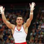 El atleta de halterofilia de los Estados Unidos, Jonathan Horton, consume medio kilo de miel al día (muy sano) y lleva una botella de este alimento a donde quiera que va. También consume proteínas en la carne, muchas verduras, vegetales y fr...