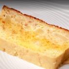 Este budin puede acabar con los restos de panettone pero también se puede hacer con miga de pan o bizcocho. Para disfrutarlo: se parten en cubitos 2 peras, se añaden 150 gr. de azúcar, 4 huevos, 25 gr. de mantequilla reblandecida, 1 vaso de l...