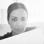 A Paula Echevarr&iacute;a le parecen insuficientes sus tres l&aacute;mparas, a juzgar por los 13 filtros blancos que le ha metido a su selfie.